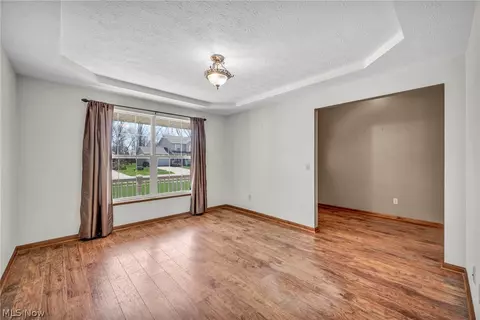 Living - 39896 Hope Ct, Elyria, OH 44035 photo 5 of 7