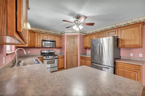 Kitchen - 39896 Hope Ct, Elyria, OH 44035 photo 2 of 3