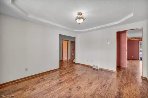 Living - 39896 Hope Ct, Elyria, OH 44035 photo 6 of 7