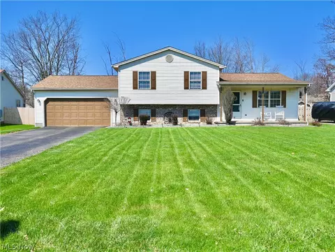 4942 Signature Cir, Austintown, OH 44515