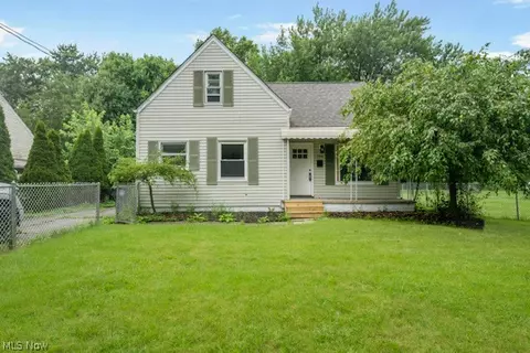 1146 Packard Dr, Akron, OH 44320