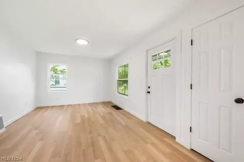 Living - 1146 Packard Dr, Akron, OH 44320 photo 1 of 2