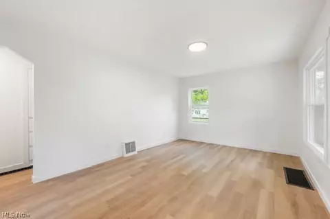 Living - 1146 Packard Dr, Akron, OH 44320 photo 2 of 2