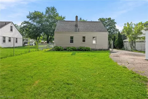 Exterior - 1146 Packard Dr, Akron, OH 44320 photo 7 of 8