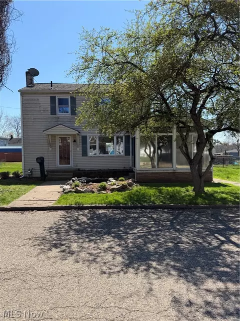 311 S Street St NW, Navarre, OH 44662