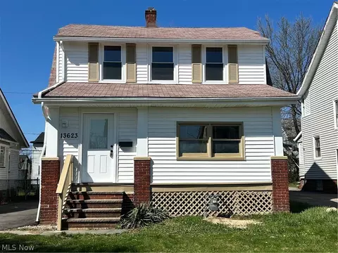 13623 Thornhurst Ave, Garfield Heights, OH 44105