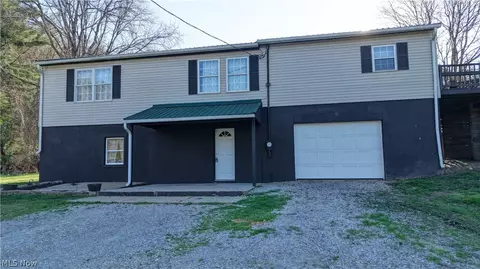 4747 Indian Hill Rd SE, Uhrichsville, OH 44683
