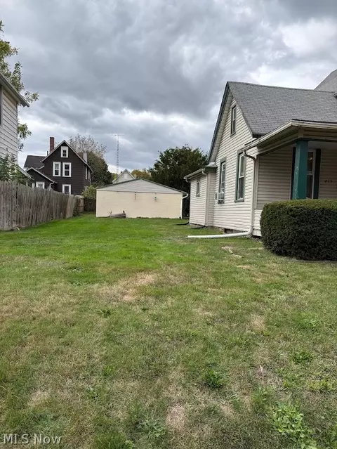 435 Hazlett Ave NW, Canton, OH 44708 photo 2