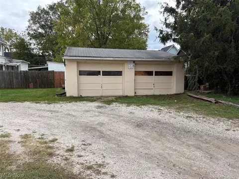 435 Hazlett Ave NW, Canton, OH 44708 photo 4
