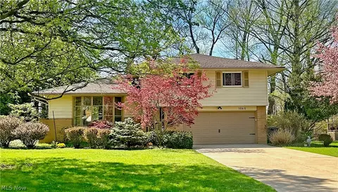 1040 Rose Blvd, Highland Heights, OH 44143