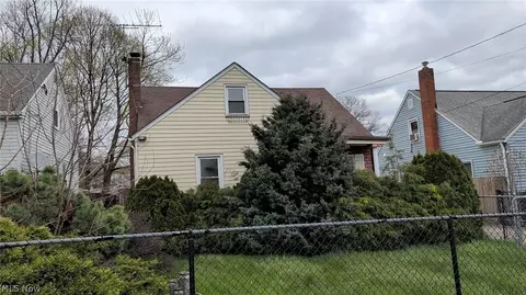 1857 12th St SW, Akron, OH 44314