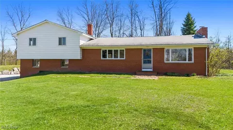 8583 Sherman Rd, Chesterland, OH 44026