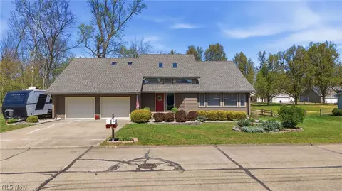 256 Walnut Grv, Washington, WV 26181