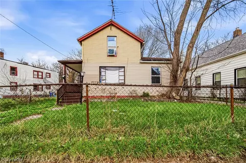 798 E 100th St, Cleveland, OH 44108