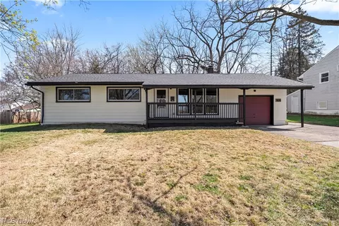 105 N Woodhill Dr, Amherst, OH 44001