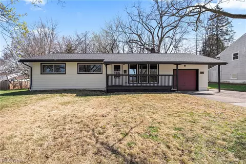 105 N Woodhill Dr, Amherst, OH 44001
