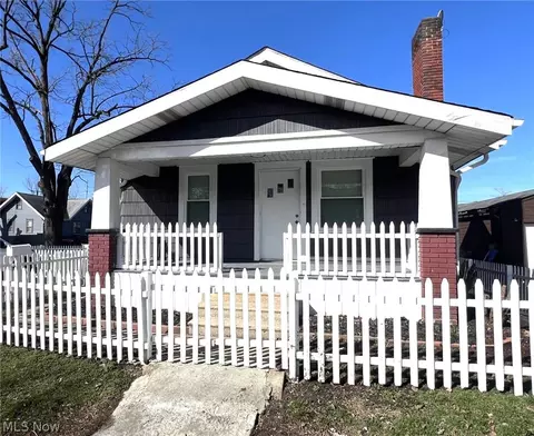 1825 Bernice Ct NE, Canton, OH 44705