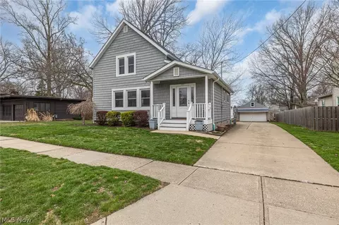 4302 Murray Ave, Willoughby, OH 44094 photo 2