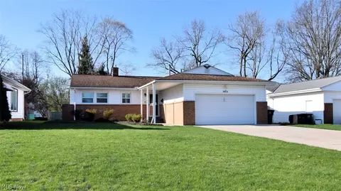 4912 N Sedgewick Rd, Lyndhurst, OH 44124