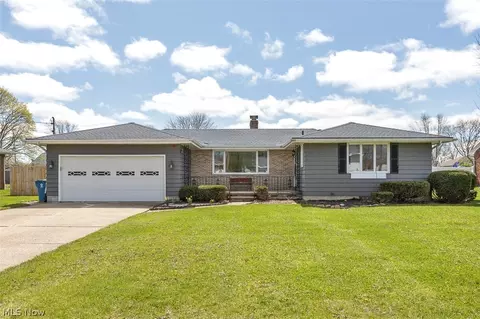 3827 Valleyview Dr, Lorain, OH 44053