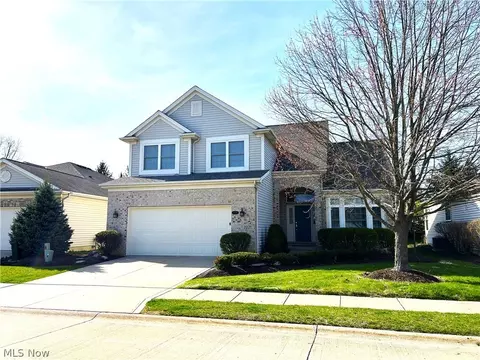15220 Chestnut Oak Ln, Strongsville, OH 44149