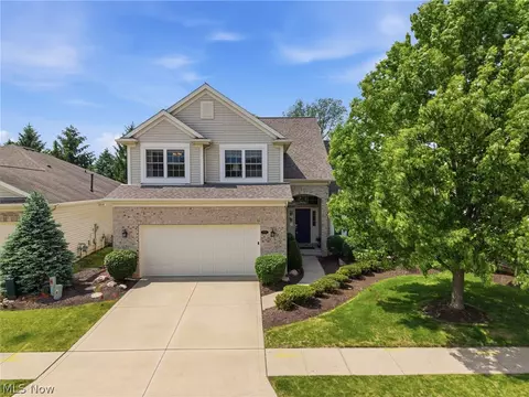 15220 Chestnut Oak Ln, Strongsville, OH 44149