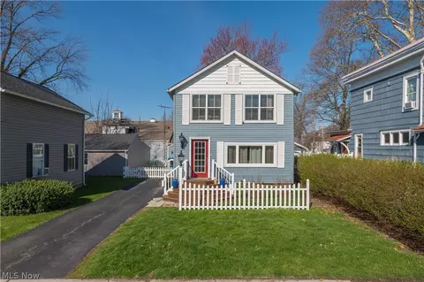 686 Perry St, Vermilion, OH 44089