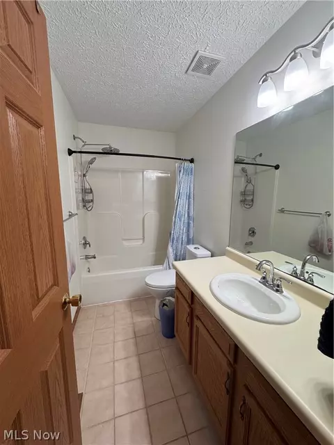 Bath - 1424 Loop Rd, Kent, OH 44240 photo 2 of 3