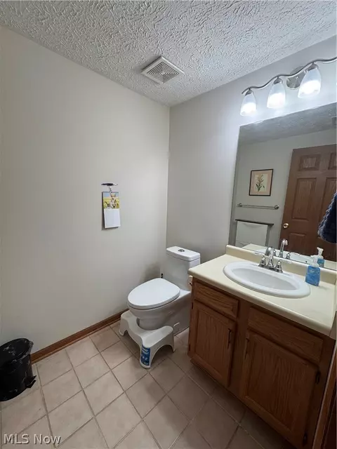 Bath - 1424 Loop Rd, Kent, OH 44240 photo 3 of 3
