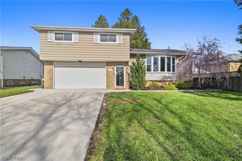 6911 Lantern Ln, Parma Heights, OH 44130