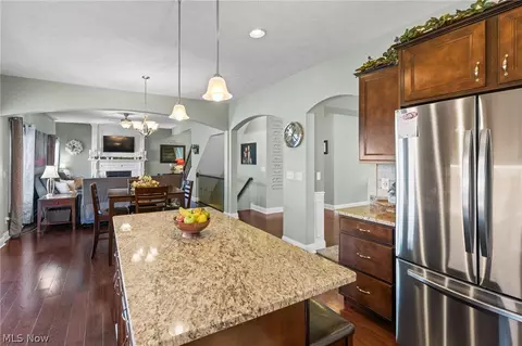 192 Shoreland Cir, Willowick, OH 44095 photo 9