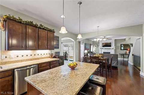 192 Shoreland Cir, Willowick, OH 44095 photo 10
