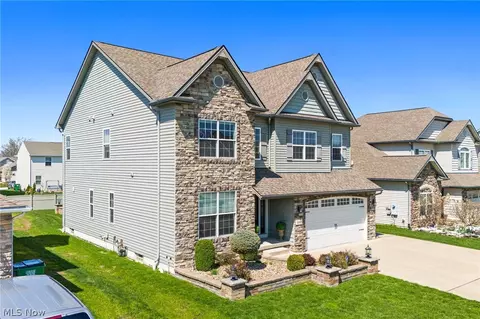 192 Shoreland Cir, Willowick, OH 44095 photo 3