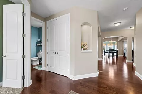 192 Shoreland Cir, Willowick, OH 44095 photo 5