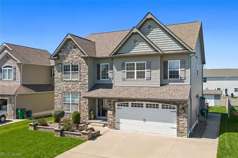 192 Shoreland Cir, Willowick, OH 44095 photo 2