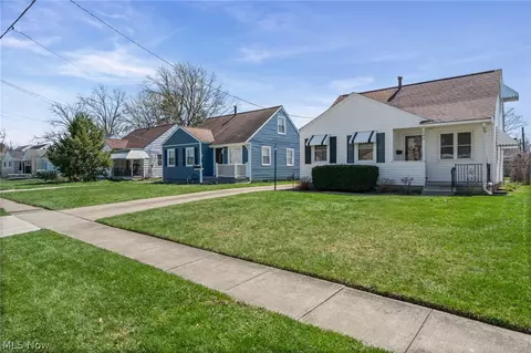 509 Cambridge Ave, Elyria, OH 44035 photo 3