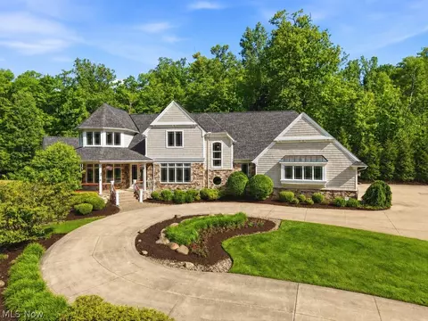 10950 Tibbetts Rd, Kirtland, OH 44094