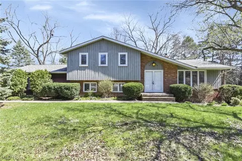 6555 Hunt Cir, Mayfield Village, OH 44143