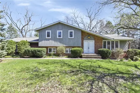 6555 Hunt Cir, Mayfield Village, OH 44143