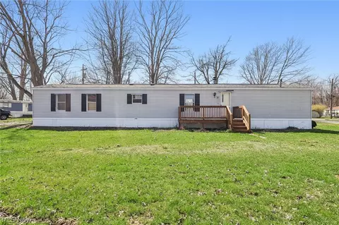 6800 Lake Rd W #21, Geneva, OH 44041