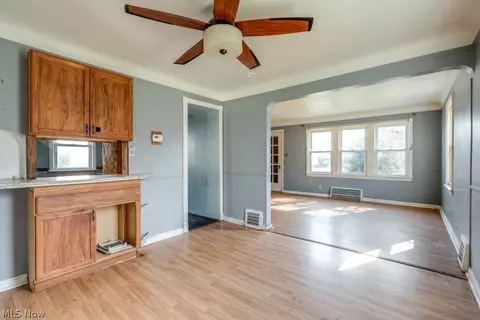 Living - 860 E 232nd St, Euclid, OH 44123 photo 4 of 5