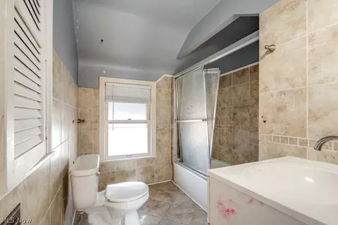 Bath - 860 E 232nd St, Euclid, OH 44123 photo 2 of 2