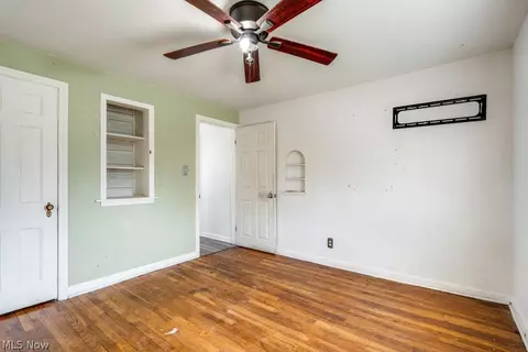 Bedroom - 860 E 232nd St, Euclid, OH 44123 photo 3 of 5