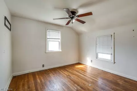 Bedroom - 860 E 232nd St, Euclid, OH 44123 photo 4 of 5