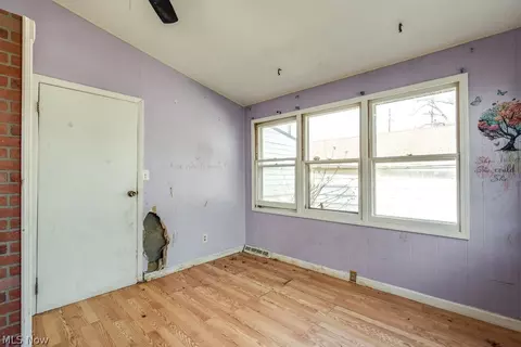 Bedroom - 860 E 232nd St, Euclid, OH 44123 photo 5 of 5