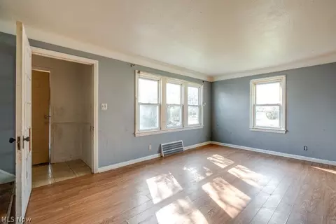Living - 860 E 232nd St, Euclid, OH 44123 photo 3 of 5