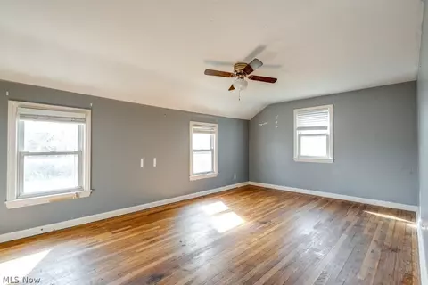 Bedroom - 860 E 232nd St, Euclid, OH 44123 photo 2 of 5
