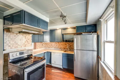 Kitchen - 860 E 232nd St, Euclid, OH 44123 photo 1 of 1