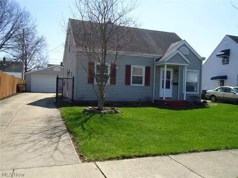 318 Van Buren Ave, Cuyahoga Falls, OH 44221