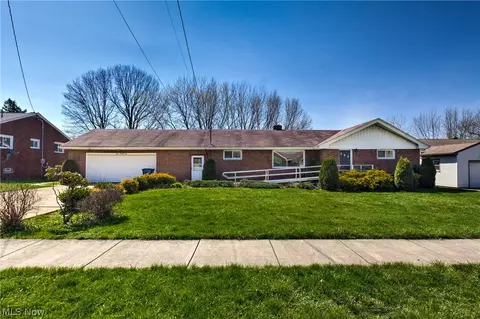 321 Porter Ave, Campbell, OH 44405